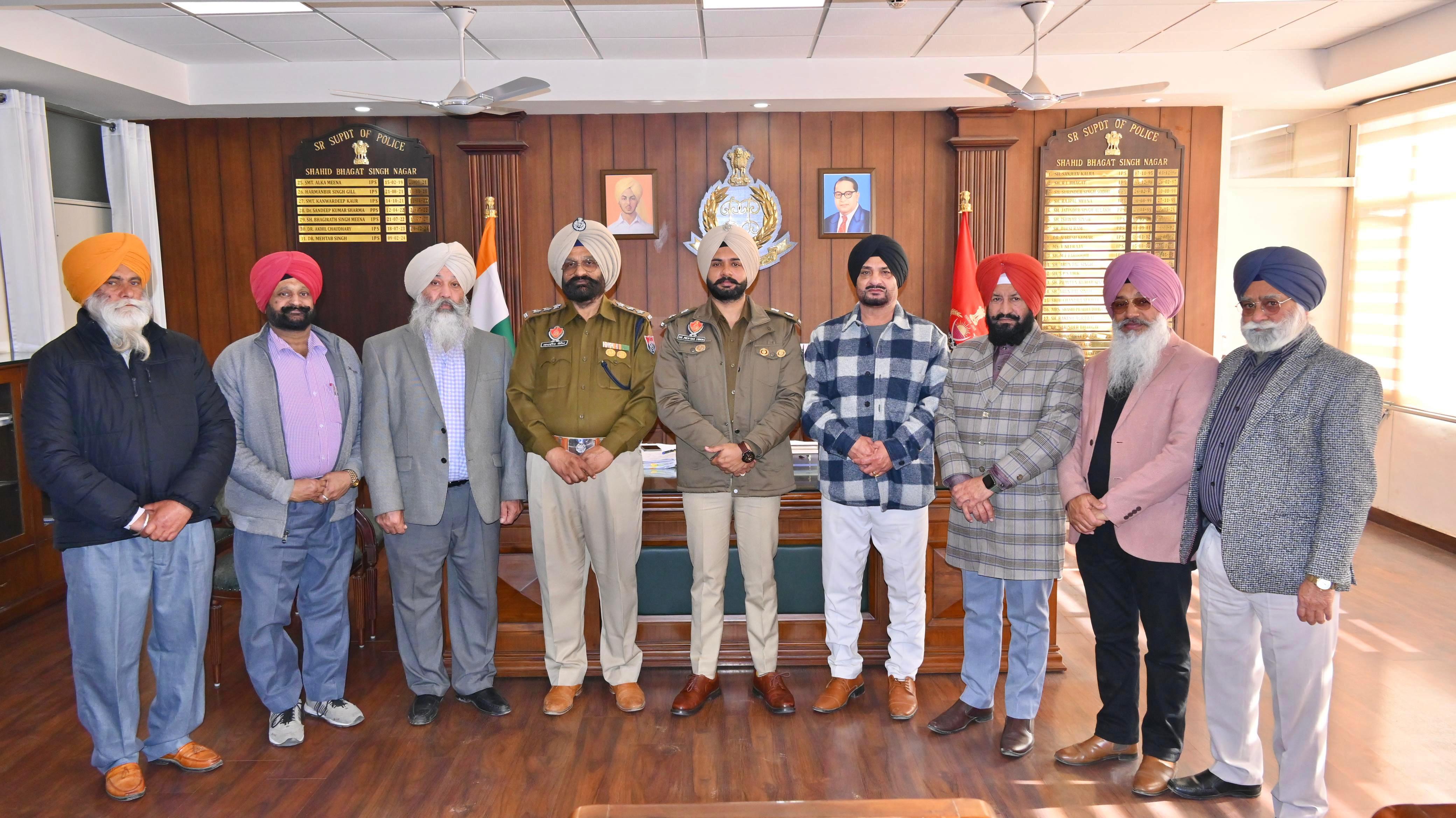 Lions Club Gold Bandagi gave hi-tech stick lights to Punjab Police.